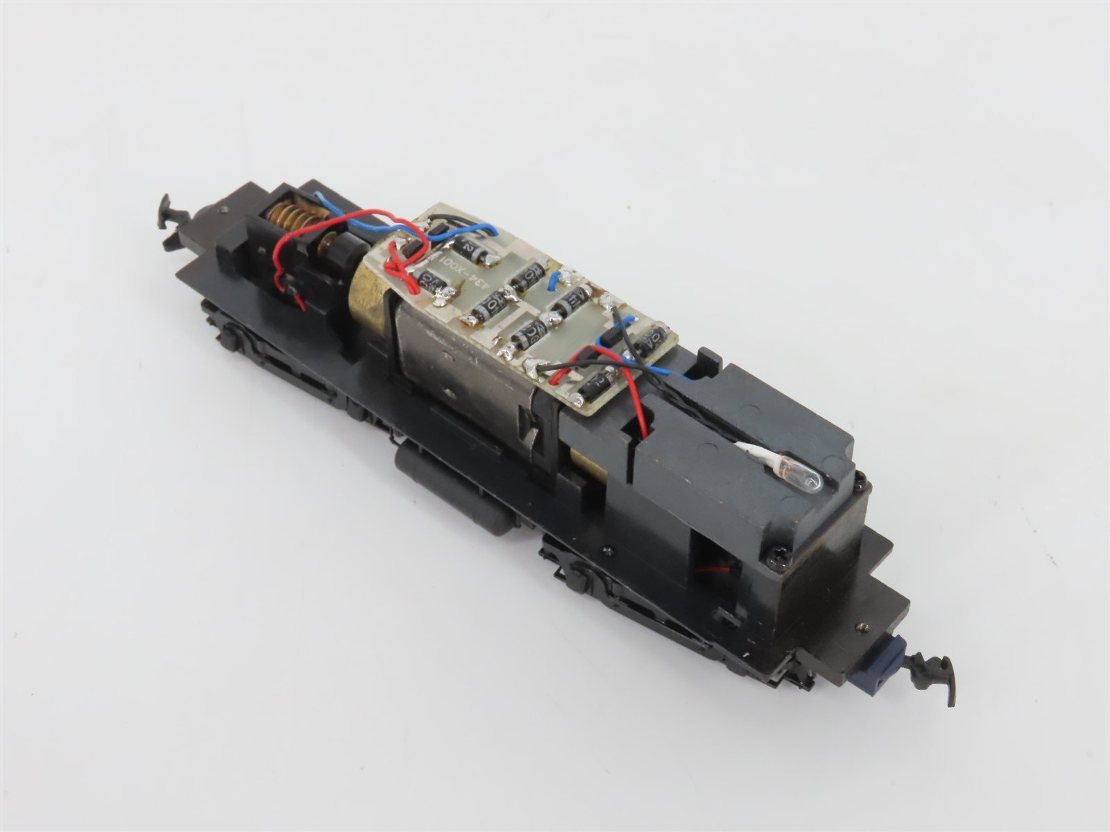 HO Scale Proto 2000 21147 C&O Chesapeake & Ohio EMD SW9 Diesel Switcher #5093
