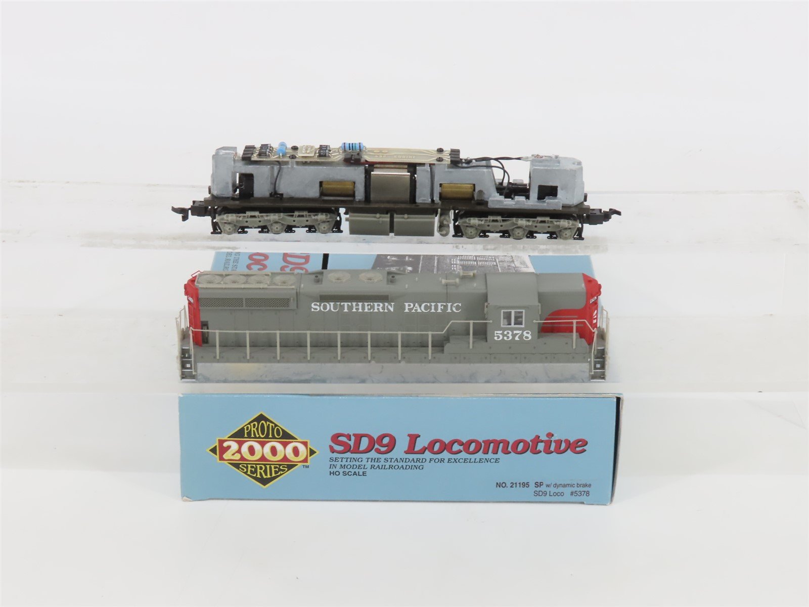 HO Scale Proto 2000 21195 SP Southern Pacific EMD SD9 Diesel #5378 - DCC Ready