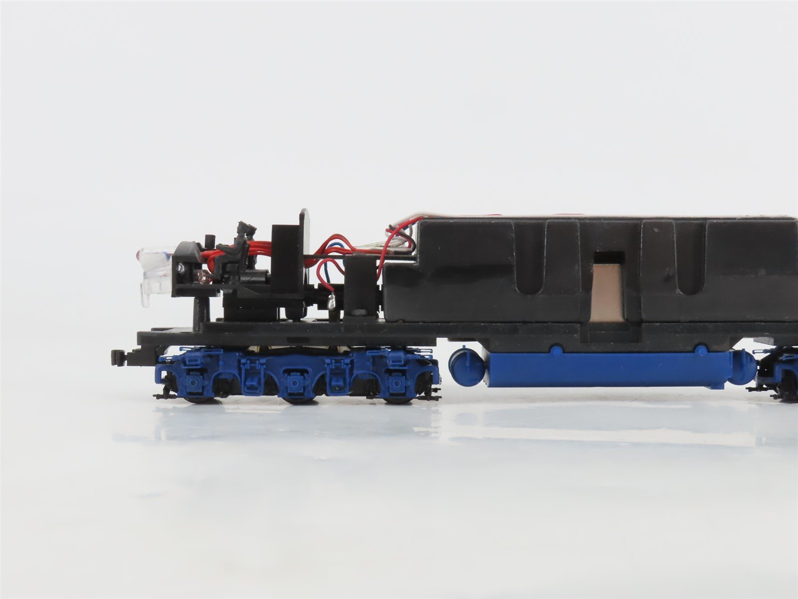 HO Scale Proto 2000 8186 C&O Chesapeake & Ohio EMD E8/9A Diesel #4021