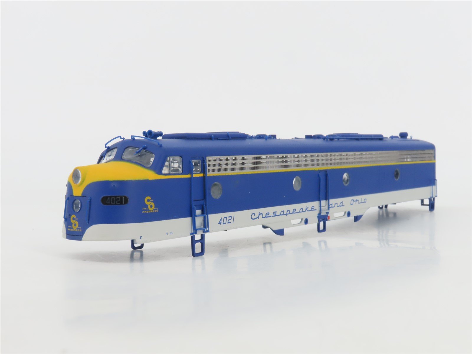 HO Scale Proto 2000 8186 C&O Chesapeake & Ohio EMD E8/9A Diesel #4021