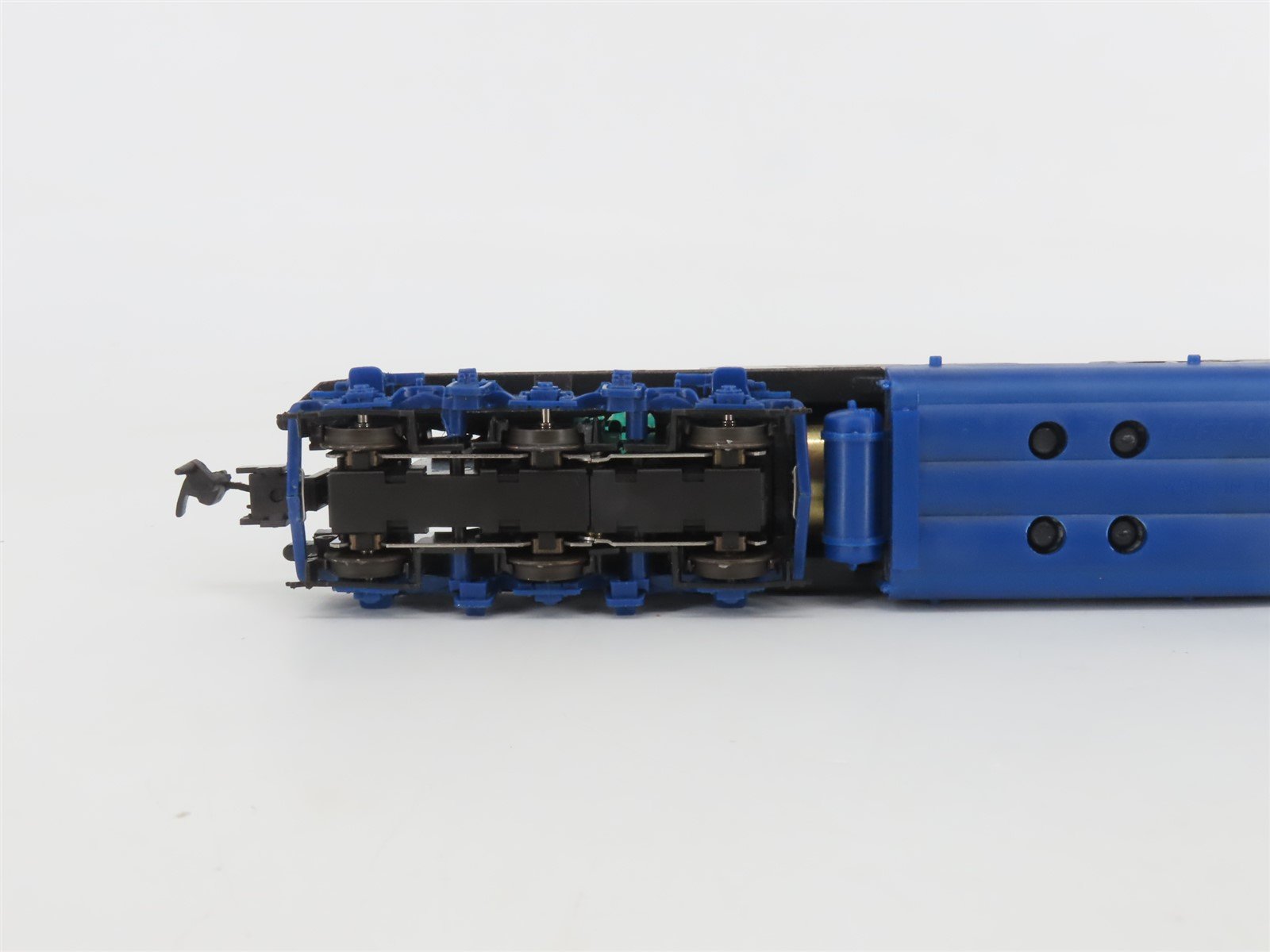 HO Scale Proto 2000 8186 C&O Chesapeake & Ohio EMD E8/9A Diesel #4021