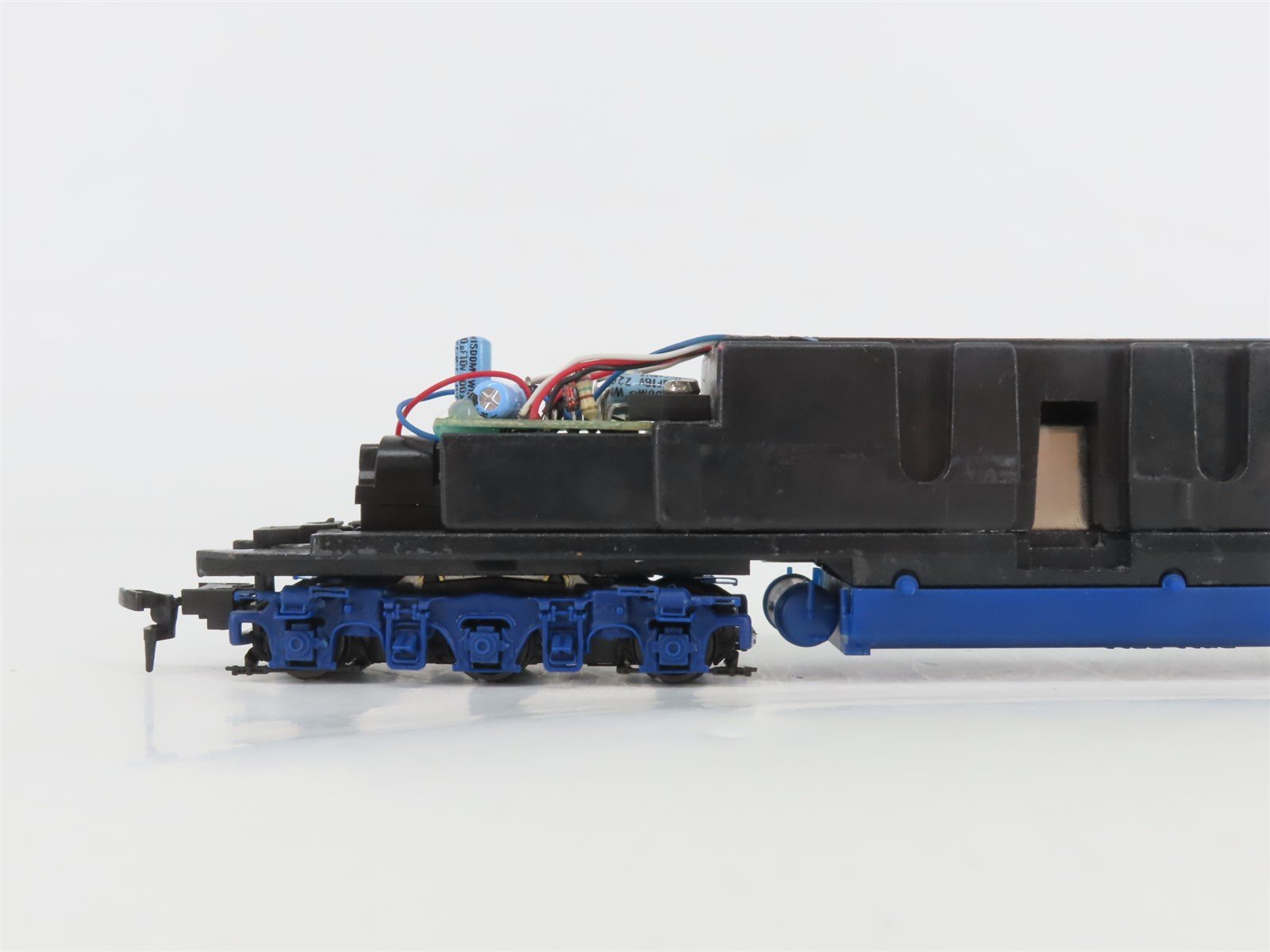 HO Scale Proto 2000 8185 C&O Chesapeake & Ohio EMD E8/9A Diesel #4016