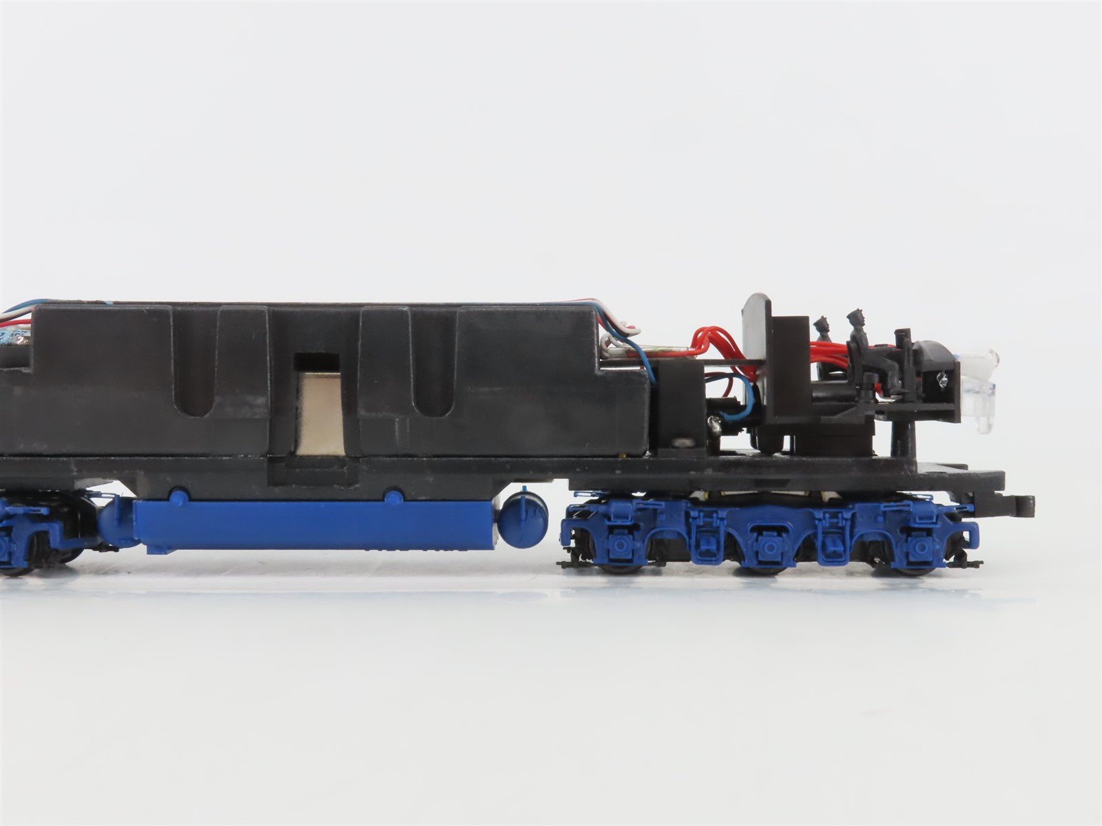 HO Scale Proto 2000 8185 C&O Chesapeake & Ohio EMD E8/9A Diesel #4016