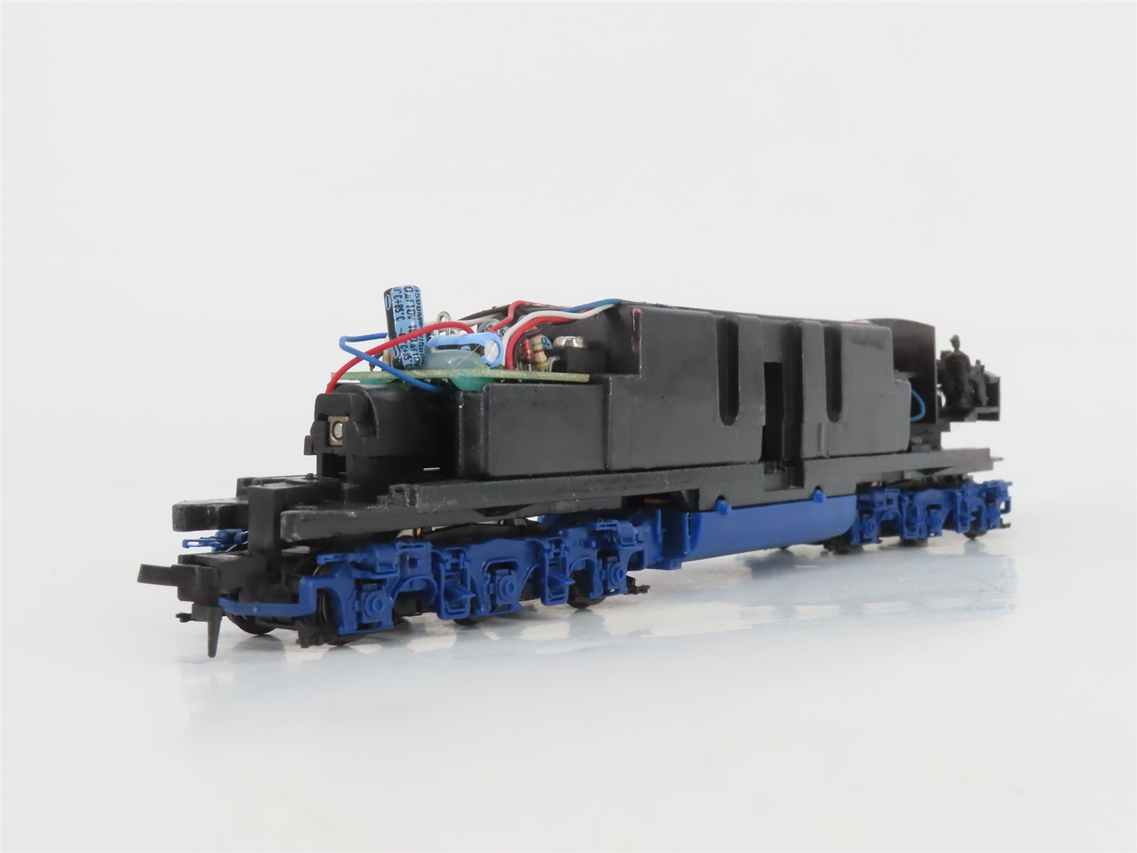 HO Scale Proto 2000 8185 C&O Chesapeake & Ohio EMD E8/9A Diesel #4016