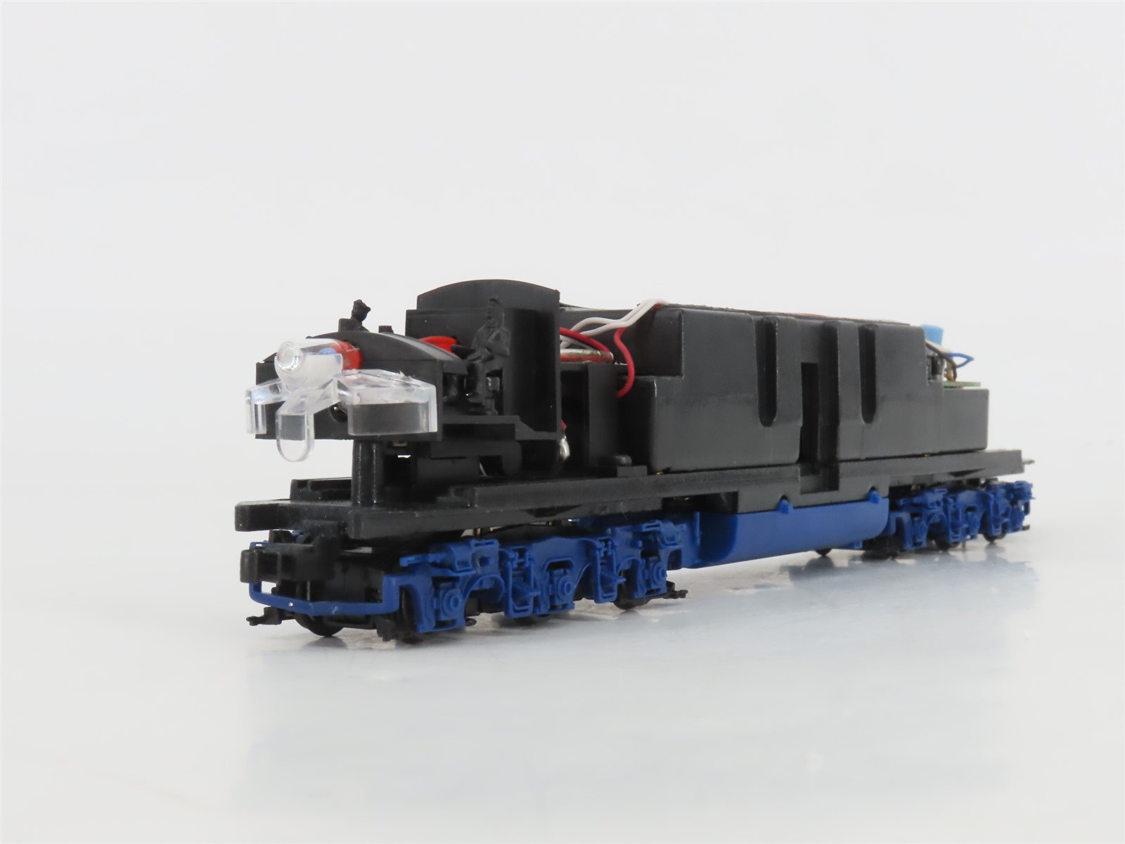 HO Scale Proto 2000 8185 C&O Chesapeake & Ohio EMD E8/9A Diesel #4016