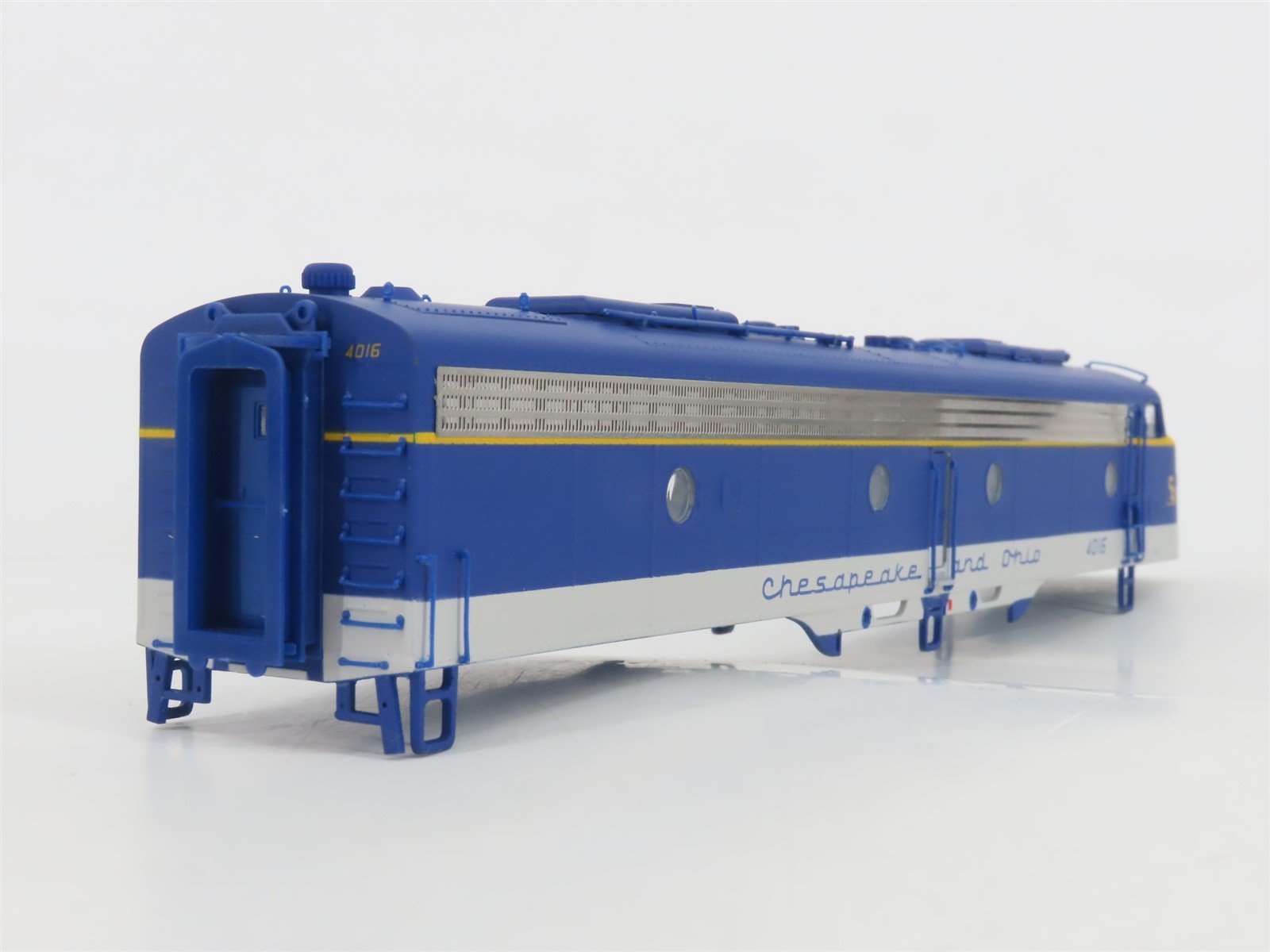 HO Scale Proto 2000 8185 C&O Chesapeake & Ohio EMD E8/9A Diesel #4016