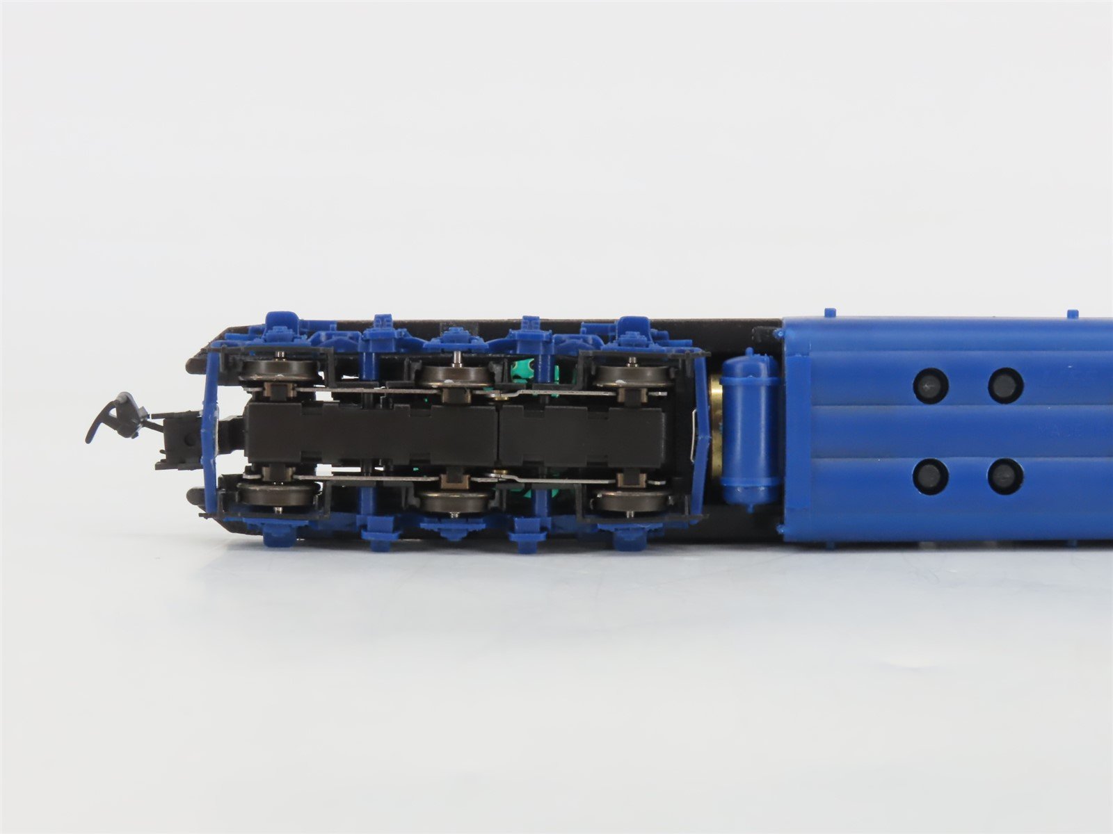HO Scale Proto 2000 8185 C&O Chesapeake & Ohio EMD E8/9A Diesel #4016