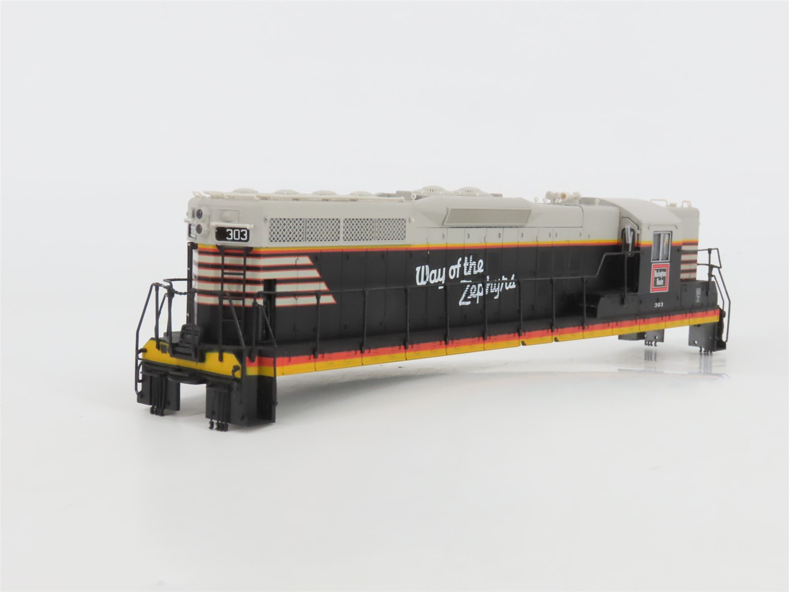 HO Scale Proto 2000 8225 CB&Q Burlington Route EMD SD7 Diesel #303 - DCC Ready