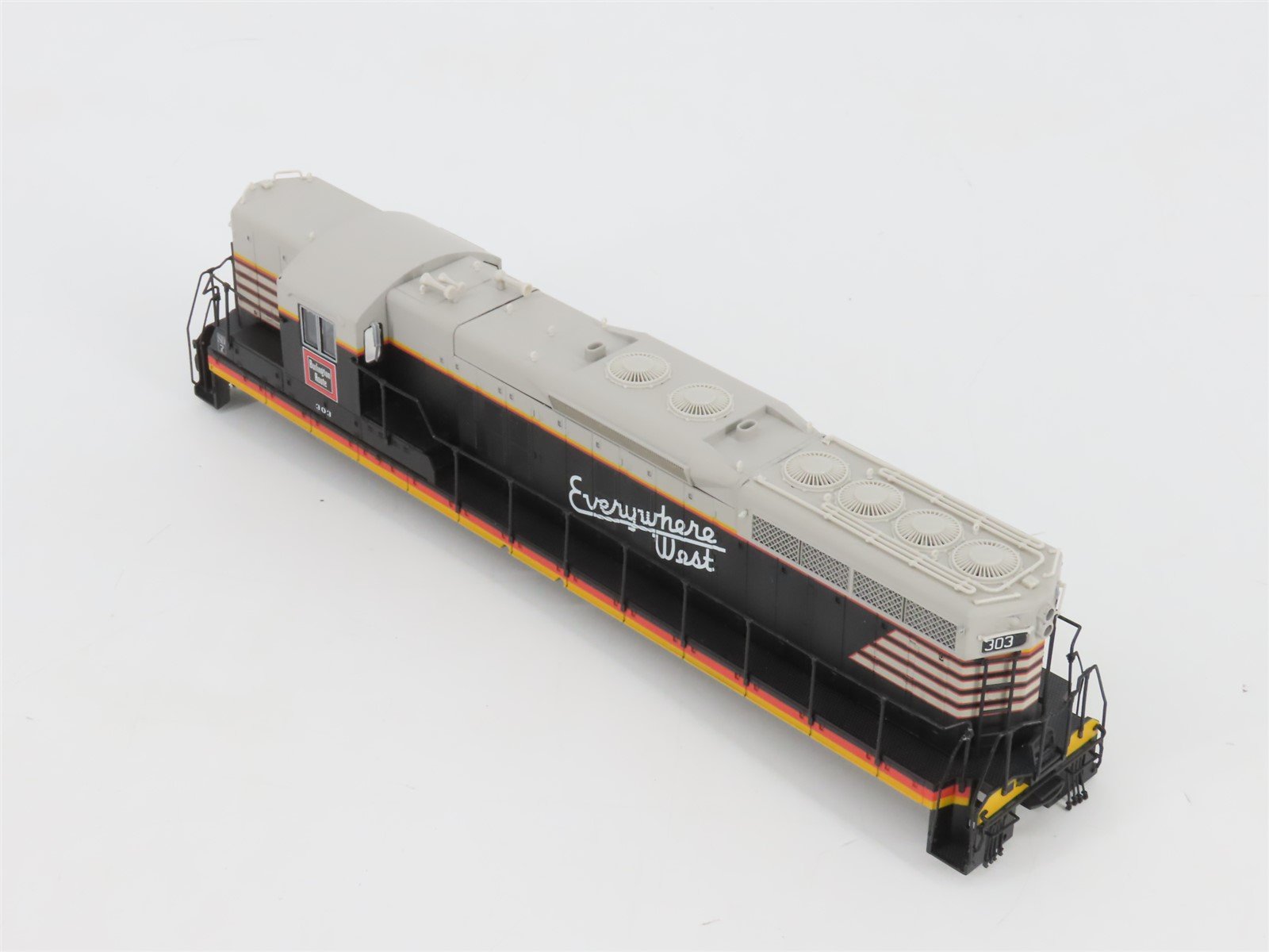 HO Scale Proto 2000 8225 CB&Q Burlington Route EMD SD7 Diesel #303 - DCC Ready