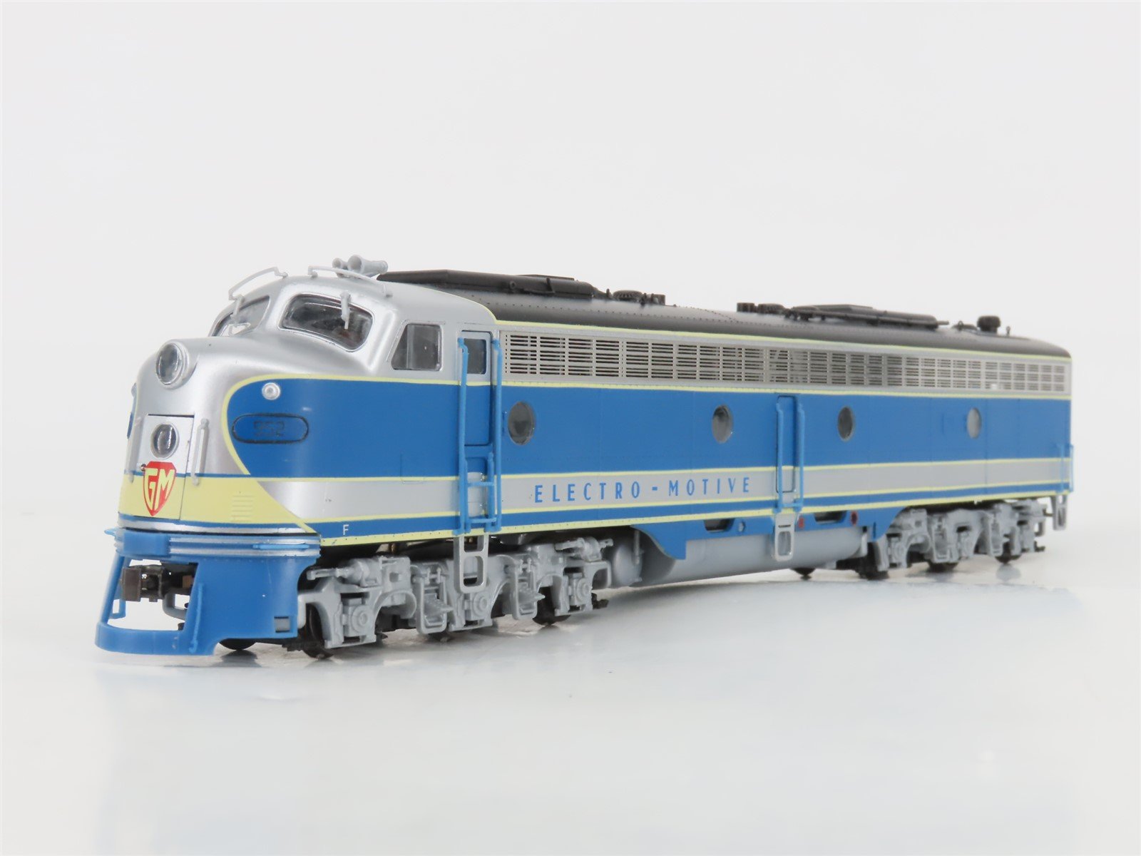 HO Scale Proto 2000 8177 Electro-Motive EMD Demonstrator E8/9 A/A Diesel Set