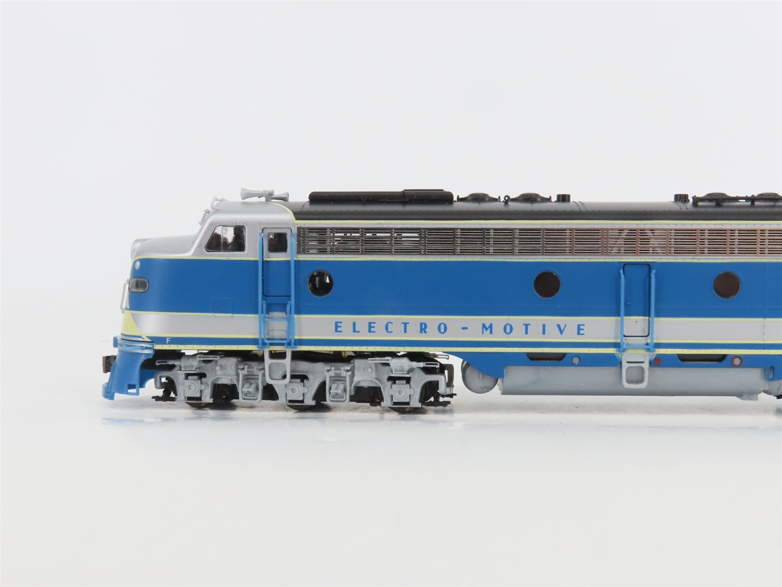HO Scale Proto 2000 8177 Electro-Motive EMD Demonstrator E8/9 A/A Diesel Set