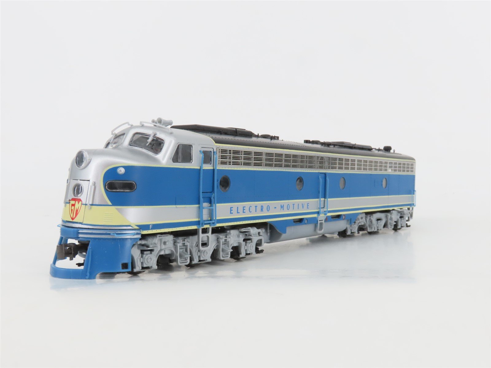 HO Scale Proto 2000 8177 Electro-Motive EMD Demonstrator E8/9 A/A Diesel Set