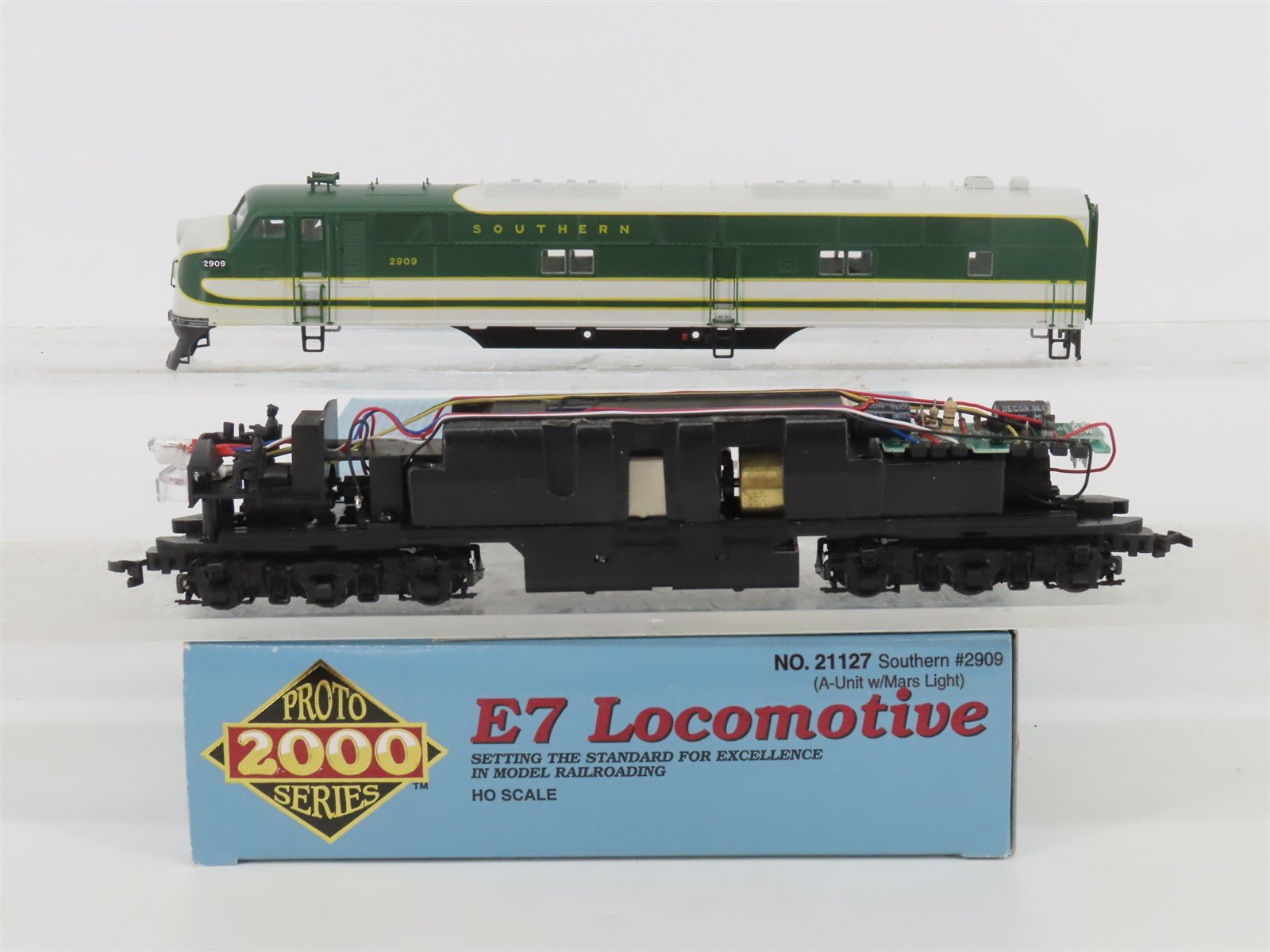 HO Scale Proto 2000 21127 SOU Southern EMD E7A Diesel #2909 - DCC Ready