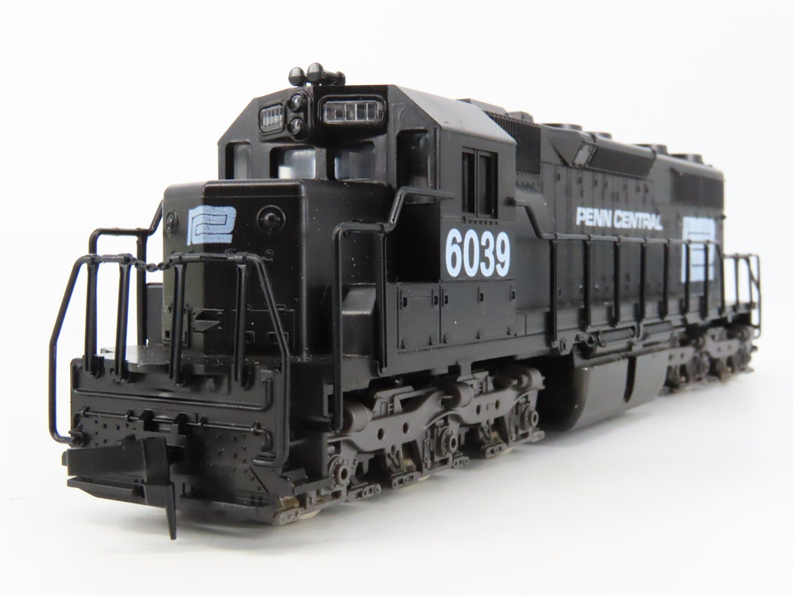 HO Scale Atlas 7017 PC Penn Central EMD SD35 Diesel Locomotive #6039