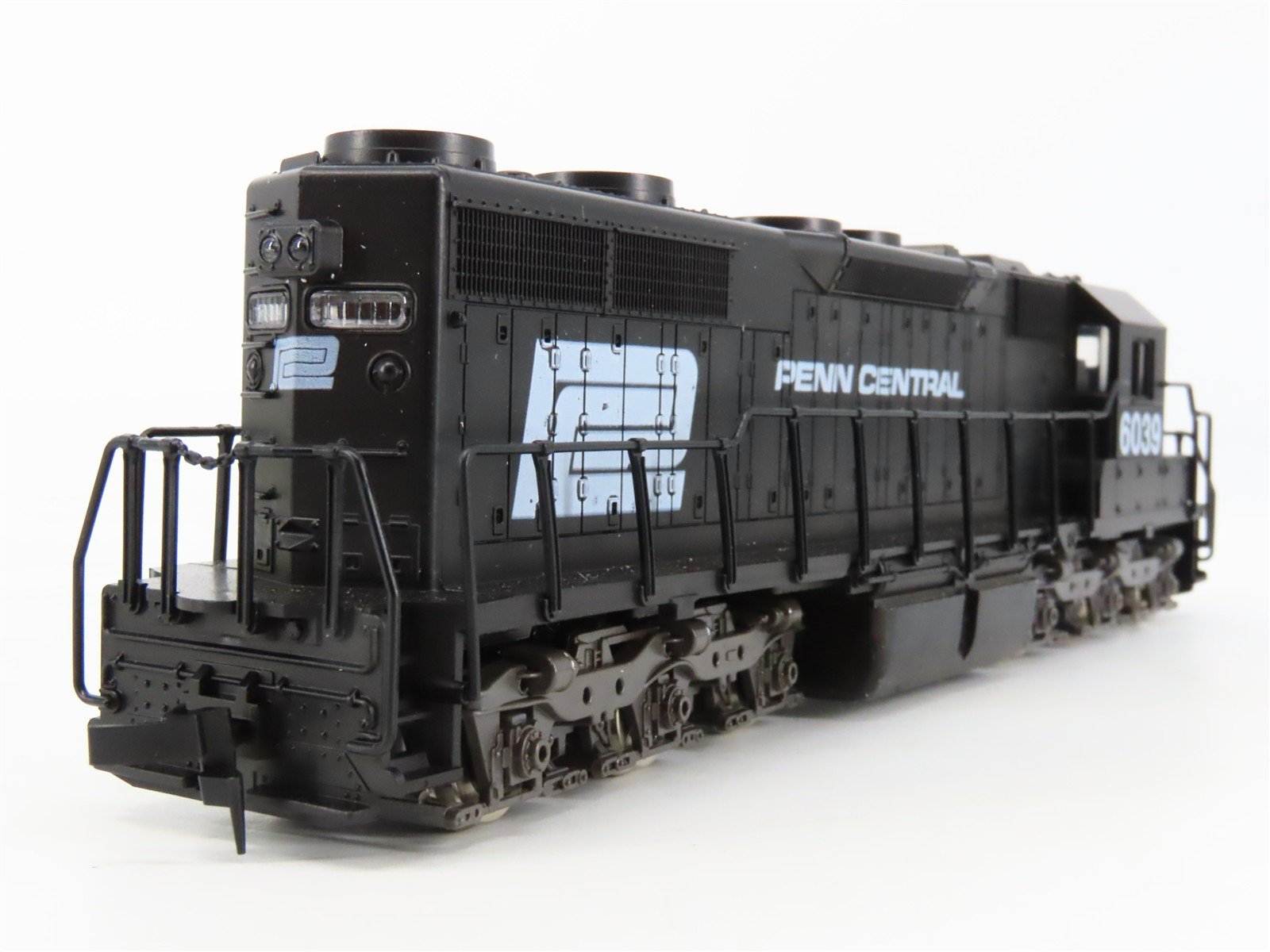 HO Scale Atlas 7017 PC Penn Central EMD SD35 Diesel Locomotive #6039