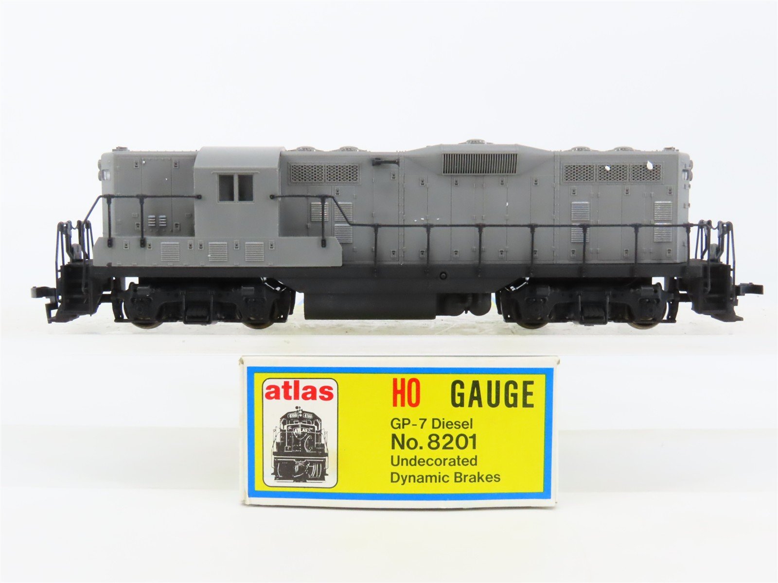 HO Scale Atlas/KATO 8201 Undecorated EMD GP7 Diesel Locomotive