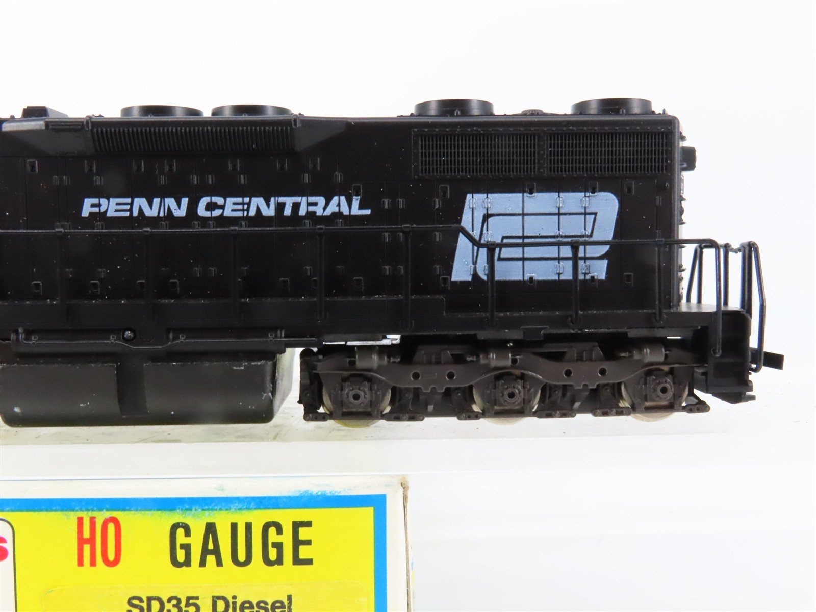 HO Scale Atlas 7017 PC Penn Central EMD SD35 Diesel Locomotive #6039