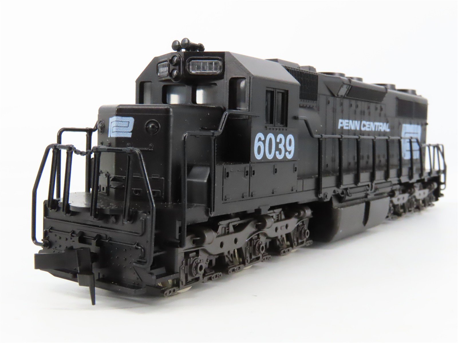HO Scale Atlas 7017 PC Penn Central EMD SD35 Diesel Locomotive #6039