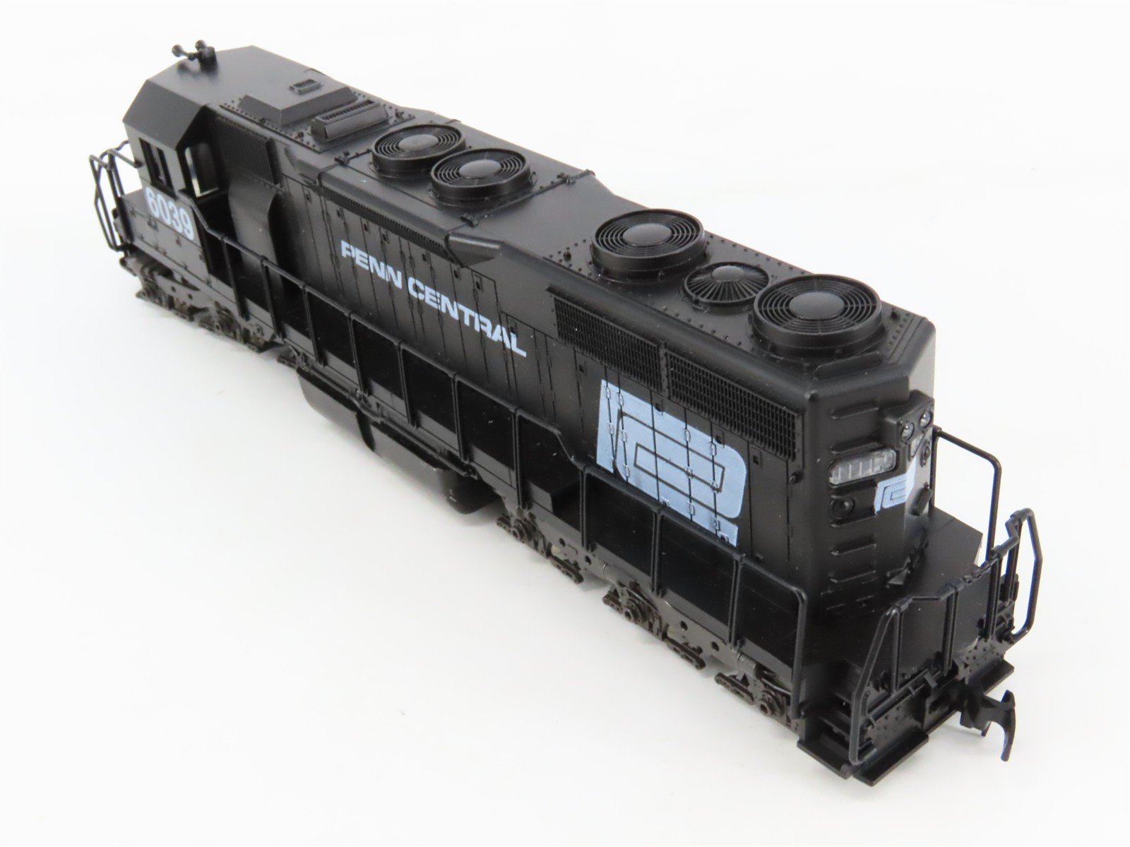 HO Scale Atlas 7017 PC Penn Central EMD SD35 Diesel Locomotive #6039