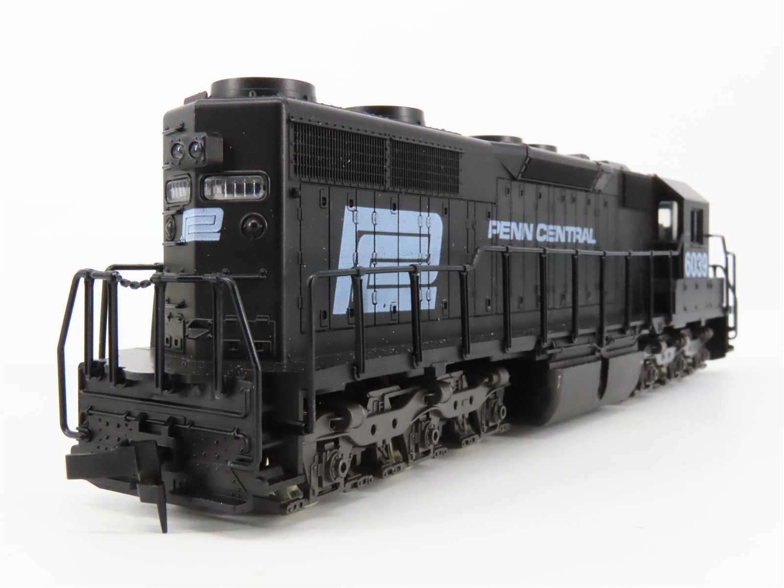 HO Scale Atlas 7017 PC Penn Central EMD SD35 Diesel Locomotive #6039