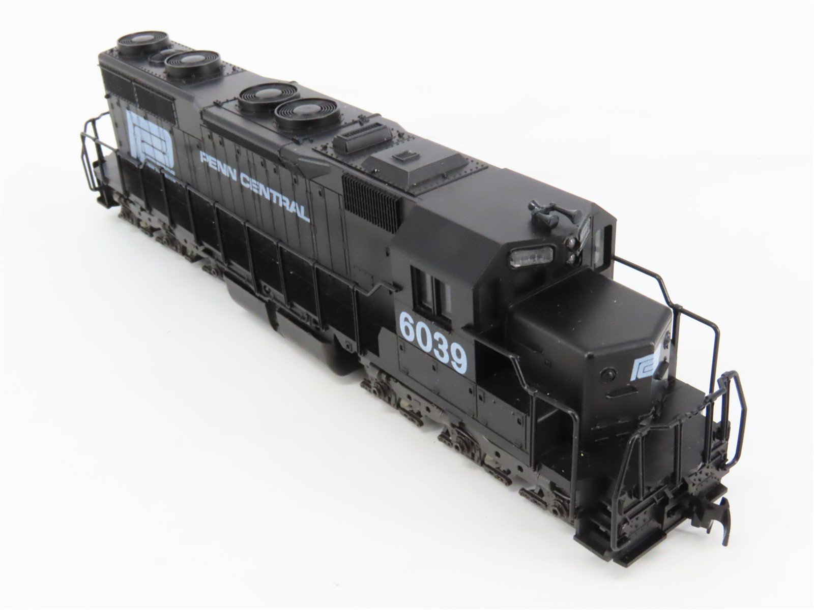 HO Scale Atlas 7017 PC Penn Central EMD SD35 Diesel Locomotive #6039
