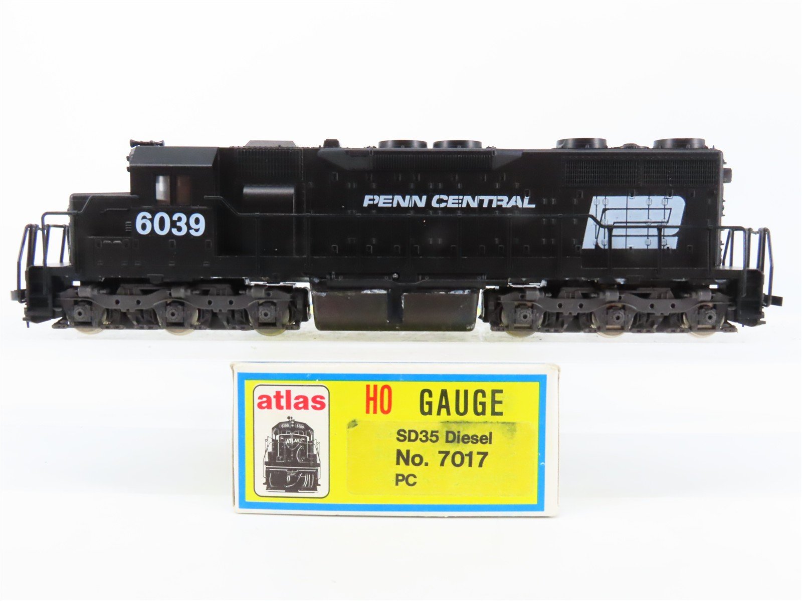 HO Scale Atlas 7017 PC Penn Central EMD SD35 Diesel Locomotive #6039