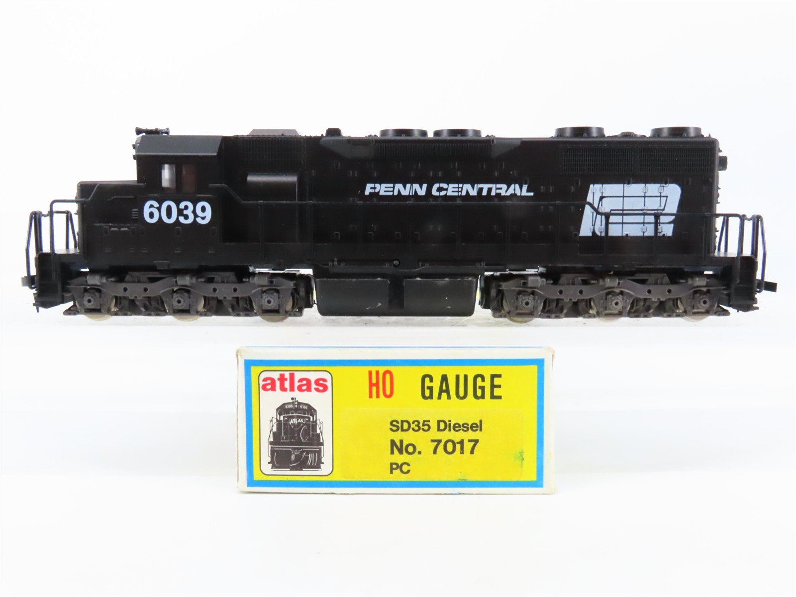 HO Scale Atlas 7017 PC Penn Central EMD SD35 Diesel Locomotive #6039