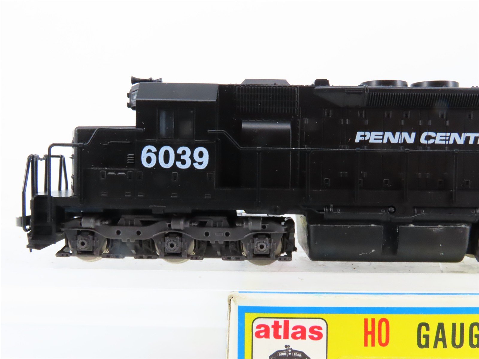 HO Scale Atlas 7017 PC Penn Central EMD SD35 Diesel Locomotive #6039