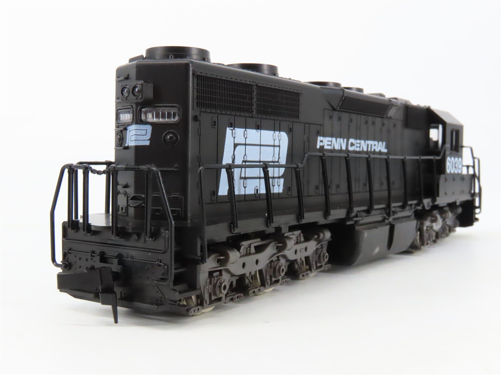 HO Scale Atlas 7017 PC Penn Central EMD SD35 Diesel Locomotive #6039