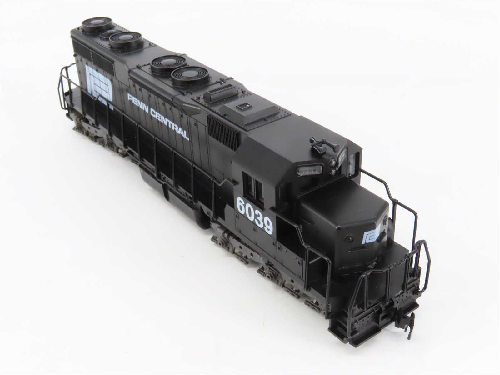 HO Scale Atlas 7017 PC Penn Central EMD SD35 Diesel Locomotive #6039