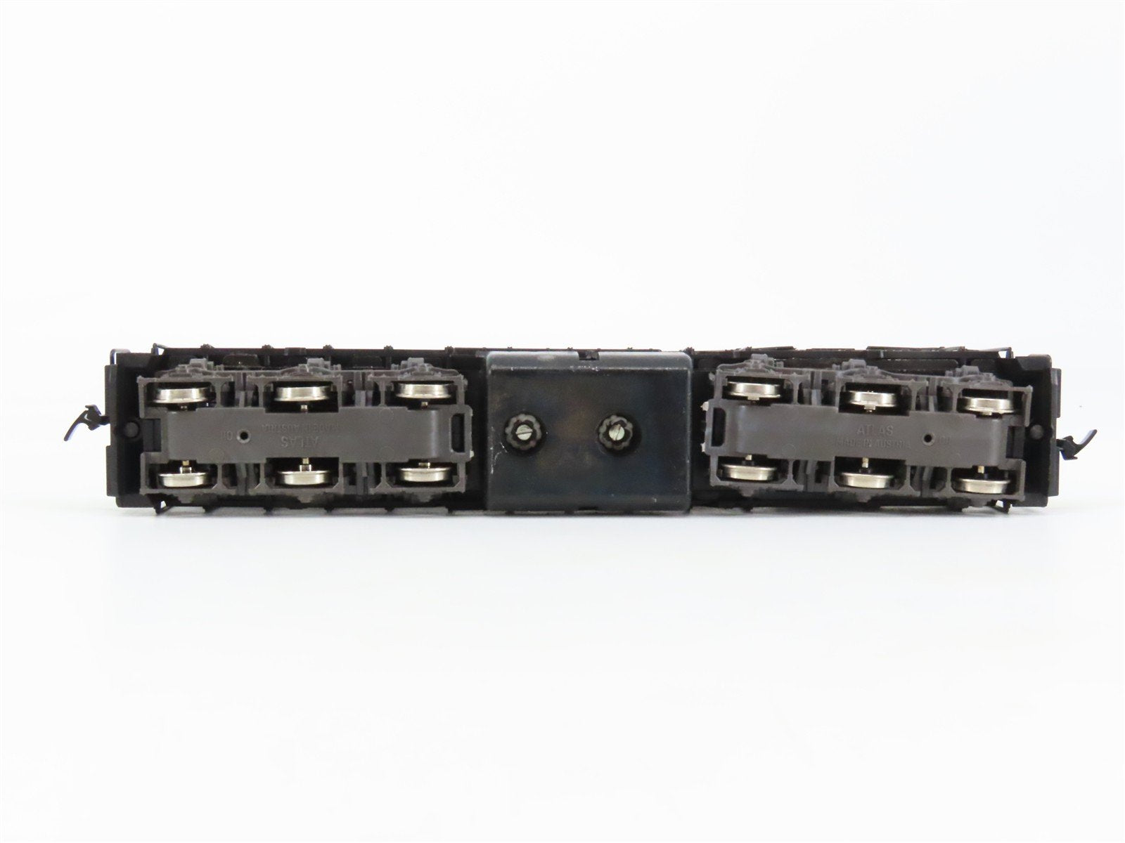 HO Scale Atlas 7017 PC Penn Central EMD SD35 Diesel Locomotive #6039
