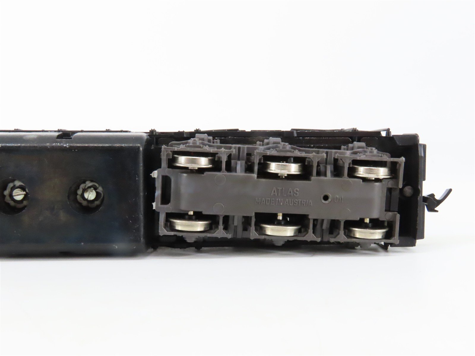 HO Scale Atlas 7017 PC Penn Central EMD SD35 Diesel Locomotive #6039