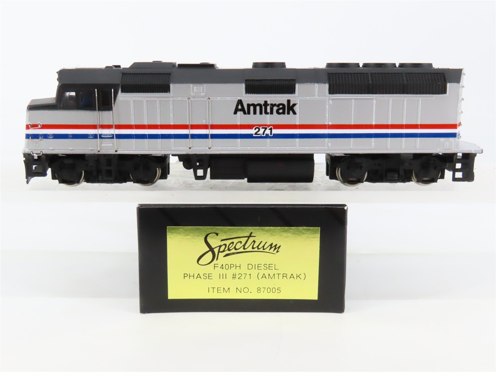 HO Scale Bachmann Spectrum 87005 AMTK Amtrak Phase III EMD F40PH Diesel #271
