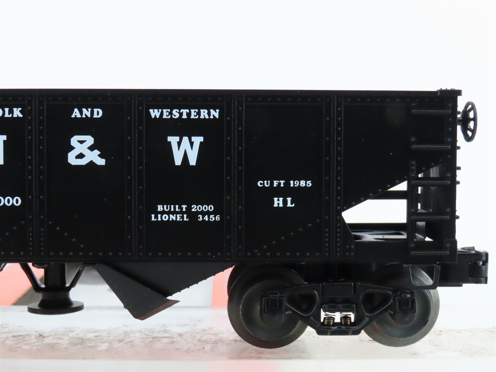 O Gauge 3-Rail Lionel 6-19885 N&W Norfolk & Western Operating 2-Bay Hopper 22000