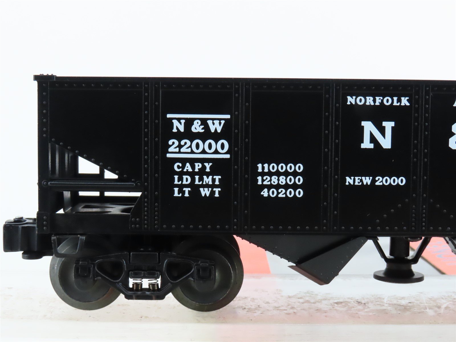 O Gauge 3-Rail Lionel 6-19885 N&W Norfolk & Western Operating 2-Bay Hopper 22000