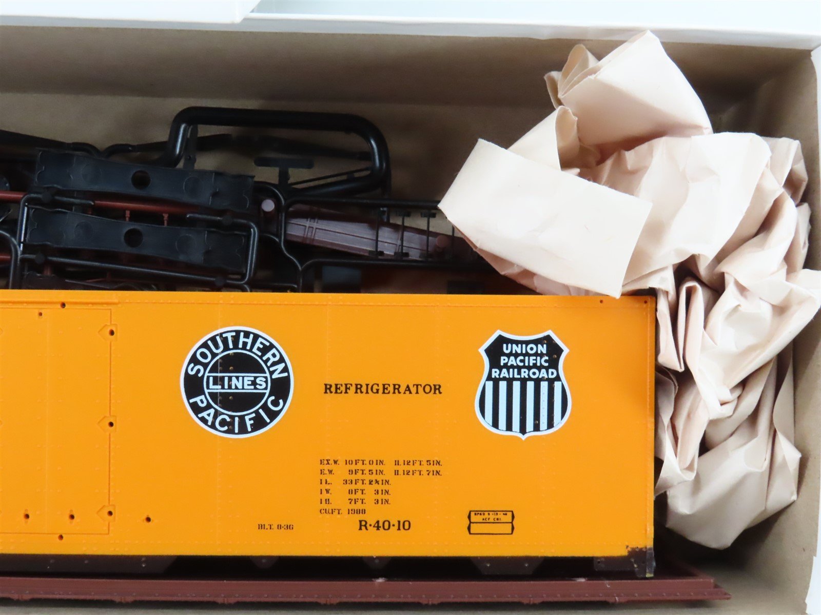 O Scale 2-Rail InterMountain Kit ORPF1053 PFE Pacific Fruit Express Reefer 44053