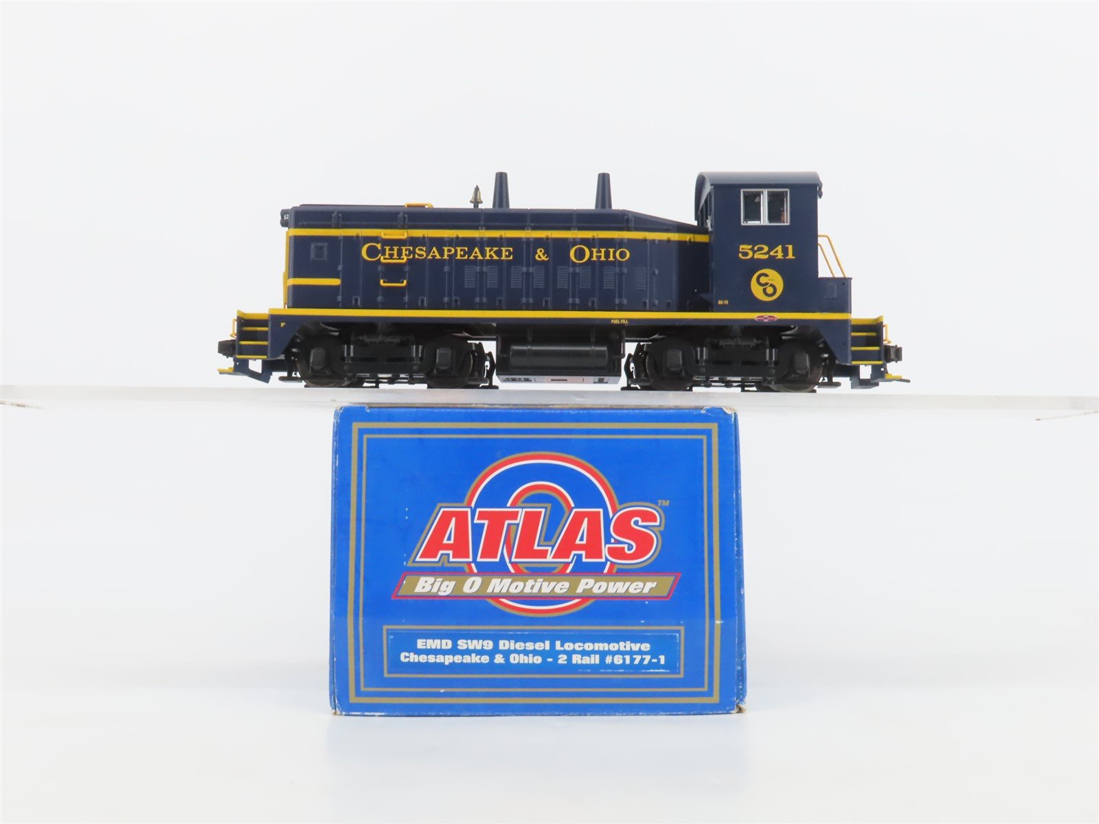 O Scale 2-Rail Atlas 6177-1 C&O Chesapeake & Ohio SW9 Diesel Locomotive #5241