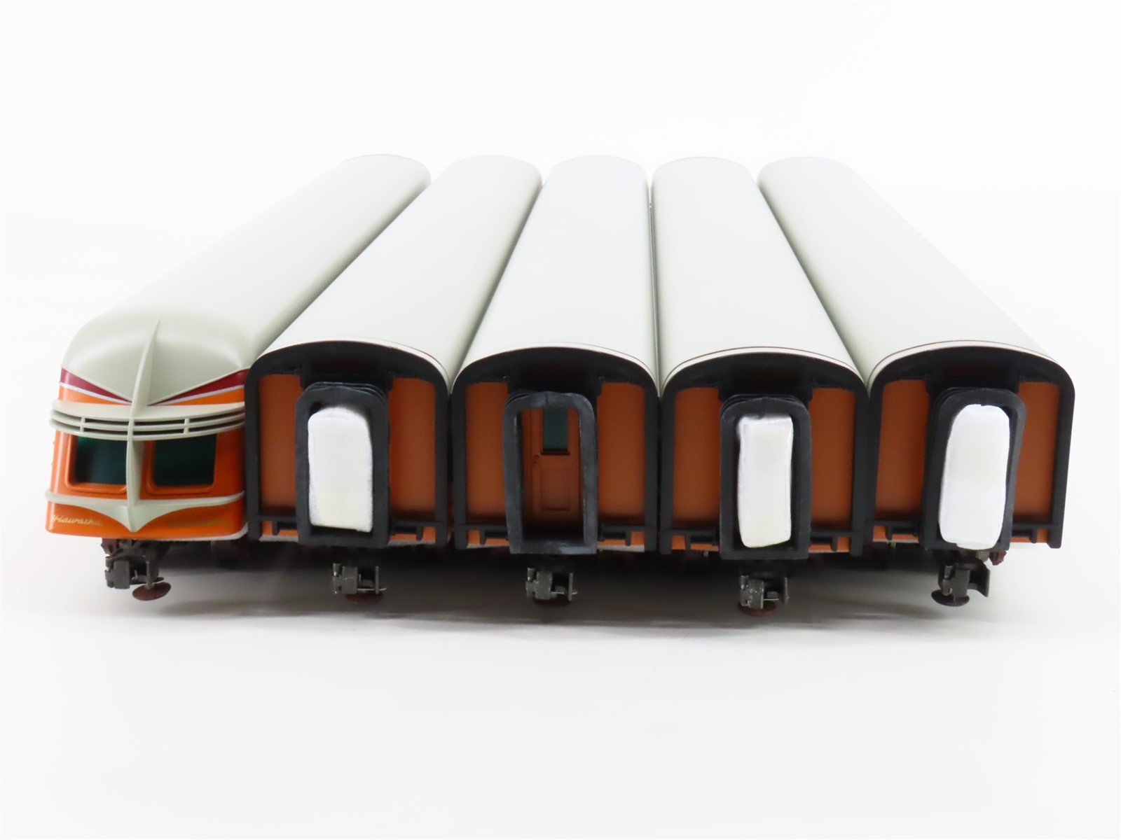 O Gauge 3-Rail Weaver G1230-L MILW Hiawatha Ribbed-Side Passenger 5-Car Set