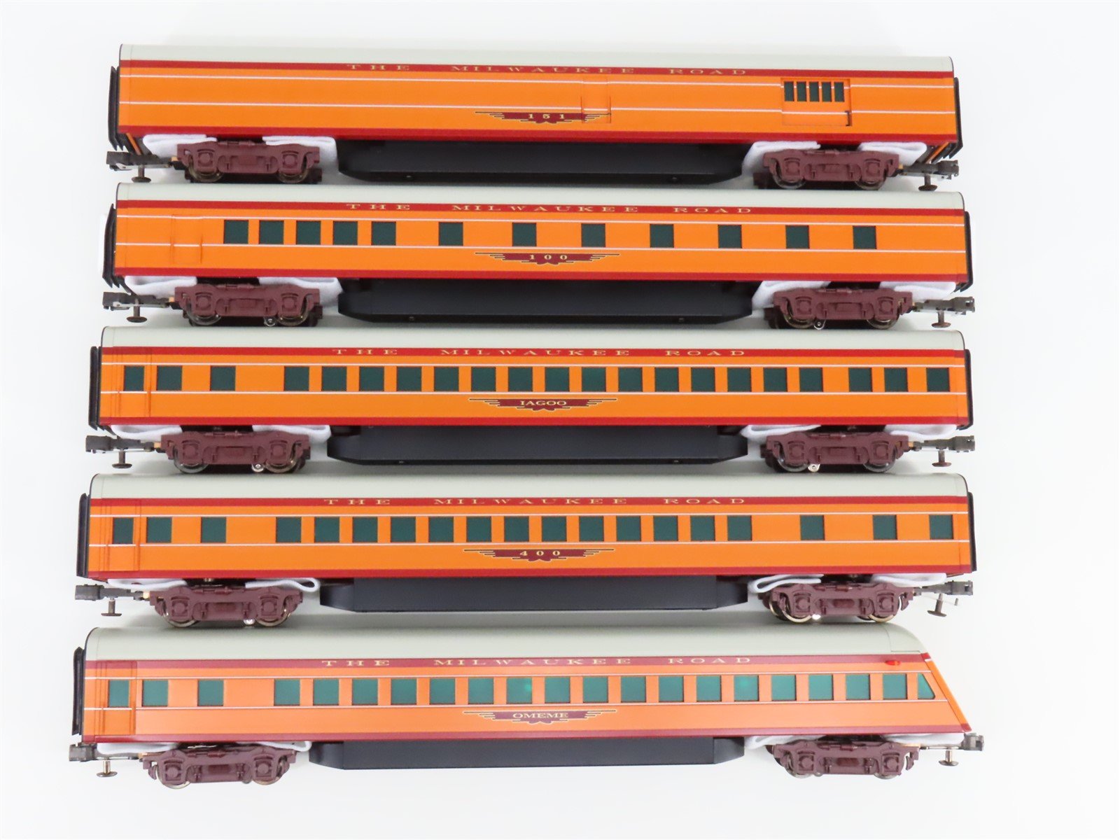 O Gauge 3-Rail Weaver G1231-L MILW Hiawatha Smooth-Side Passenger 5-Car Set