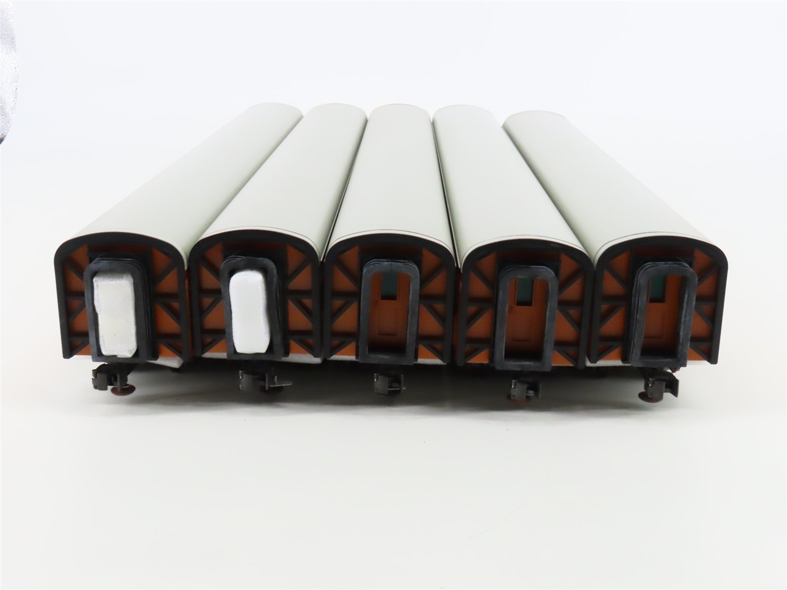 O Gauge 3-Rail Weaver G1231-L MILW Hiawatha Smooth-Side Passenger 5-Car Set