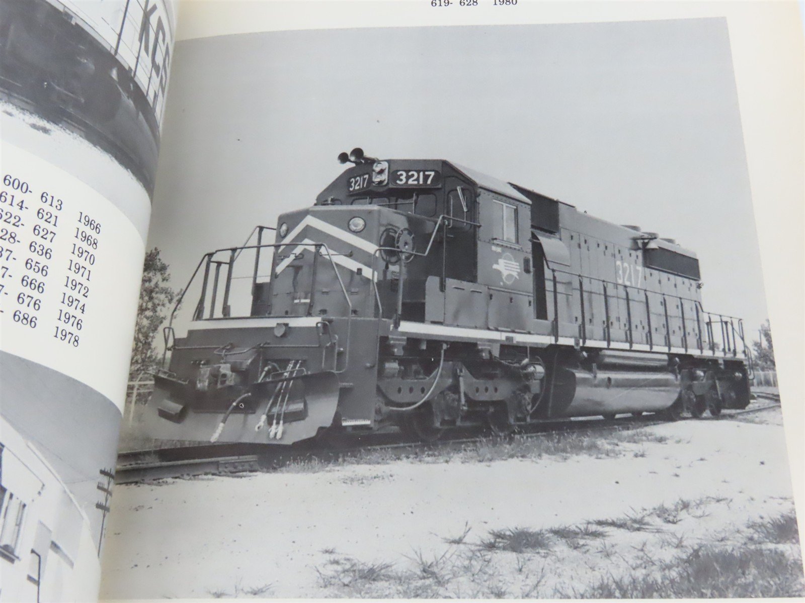General Motors Phenomenal SD40 Series Diesel-Electric Locomotives Â©1980 SC Book