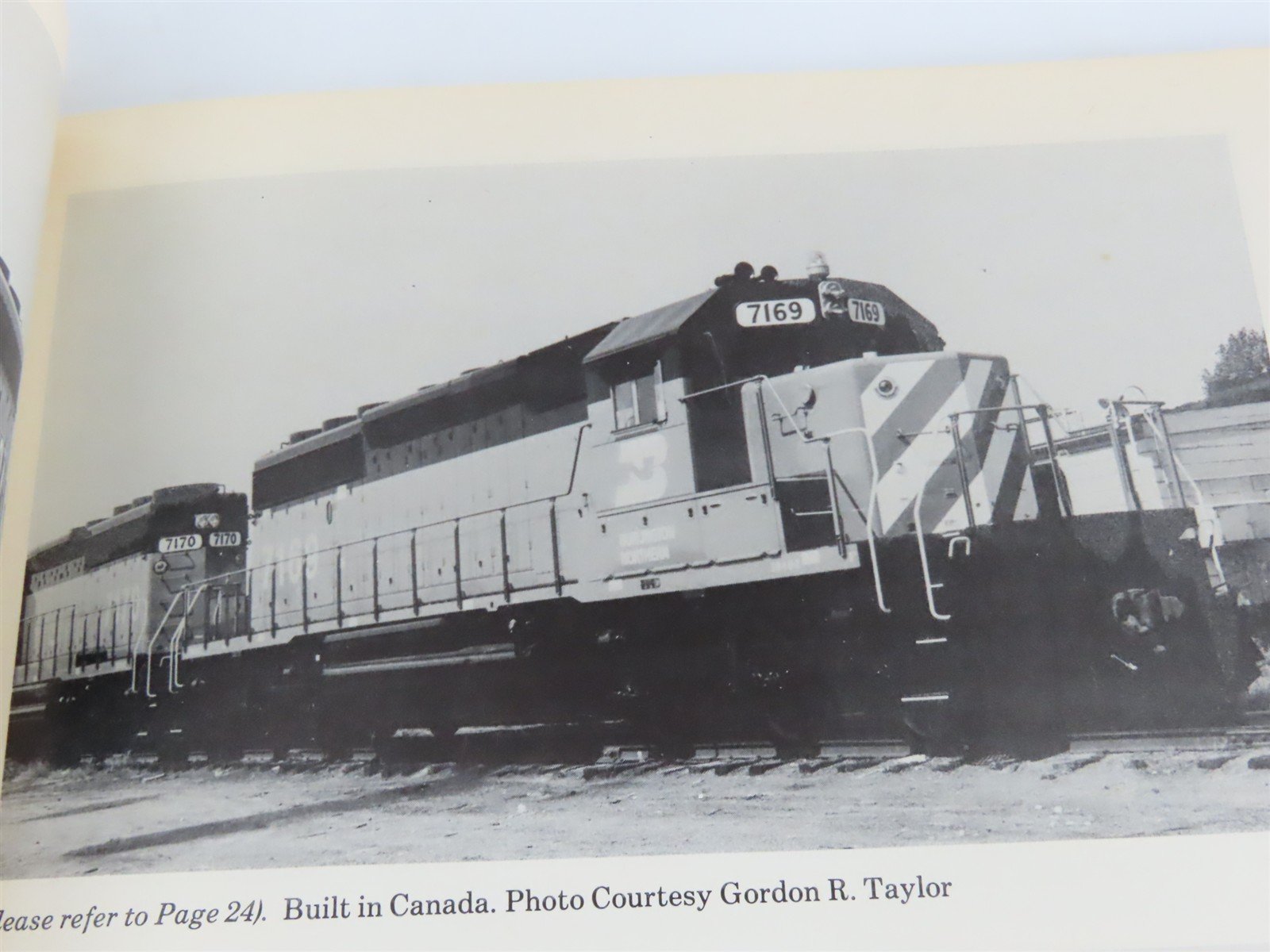 General Motors Phenomenal SD40 Series Diesel-Electric Locomotives Â©1980 SC Book