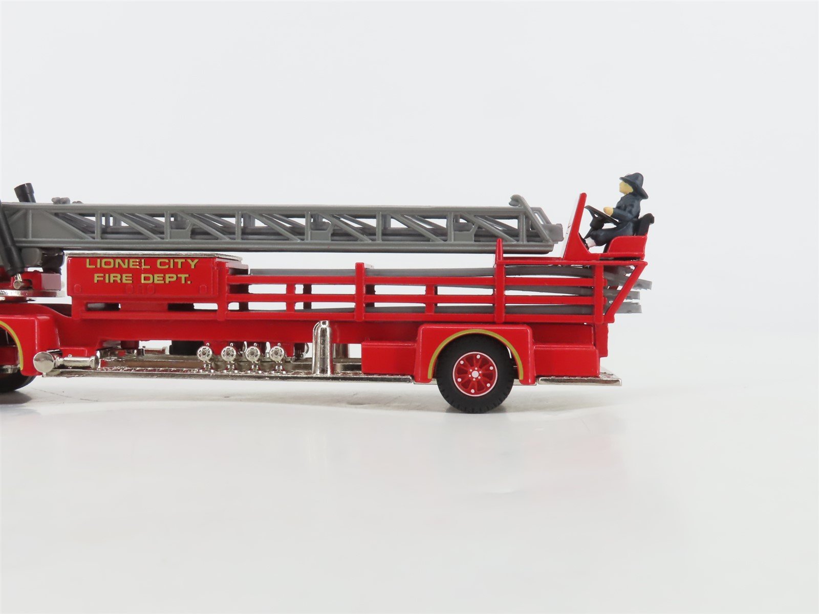 1:50 Scale Lionel 51801 Die-Cast American La France Fire Dept Ladder Truck