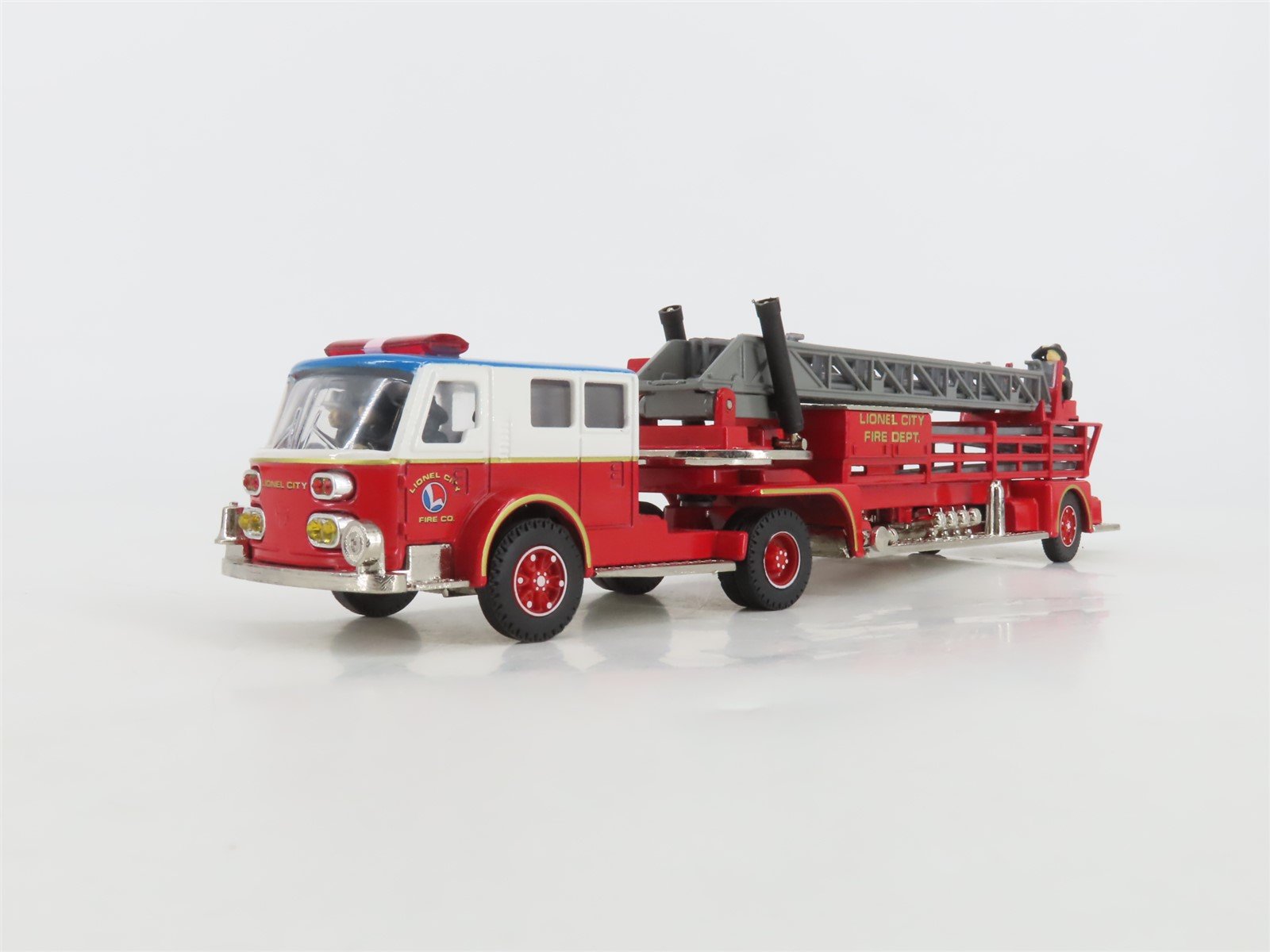1:50 Scale Lionel 51801 Die-Cast American La France Fire Dept Ladder Truck