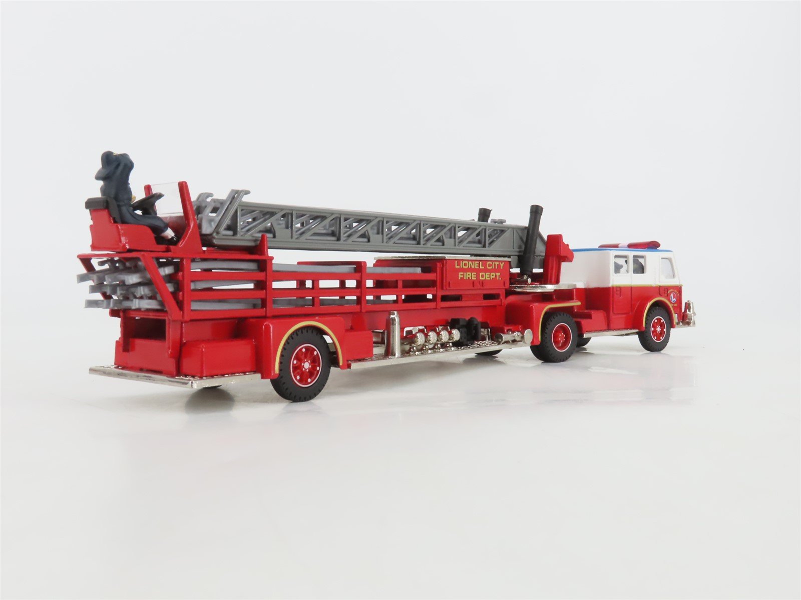 1:50 Scale Lionel 51801 Die-Cast American La France Fire Dept Ladder Truck