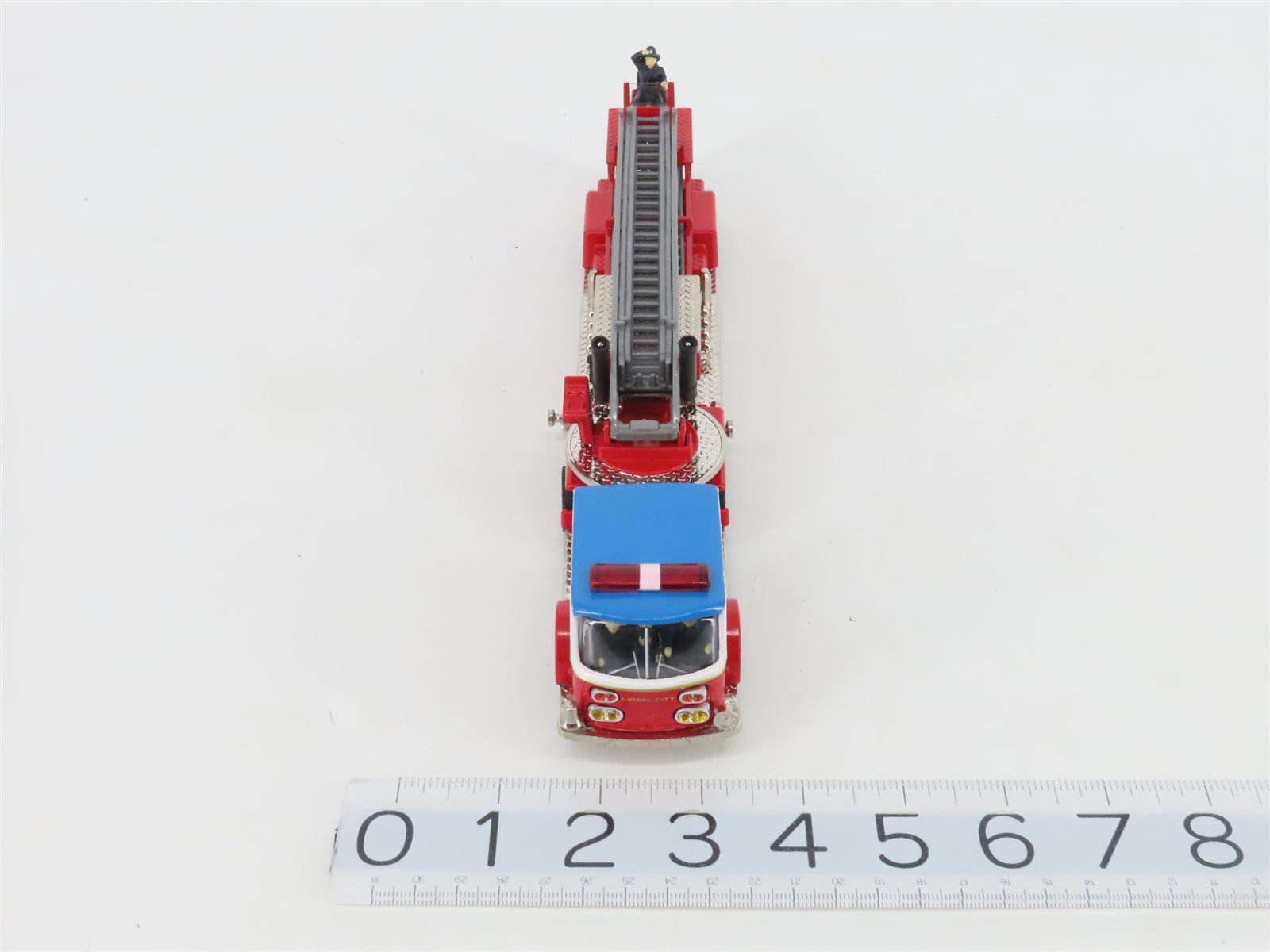 1:50 Scale Lionel 51801 Die-Cast American La France Fire Dept Ladder Truck