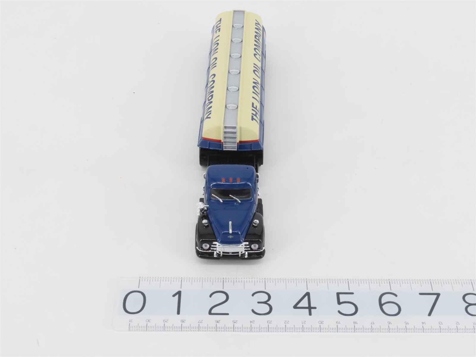 1:50 Scale Lionel US52906 Lionelville Die-Cast Lion Oil Diamond T620 Tanker