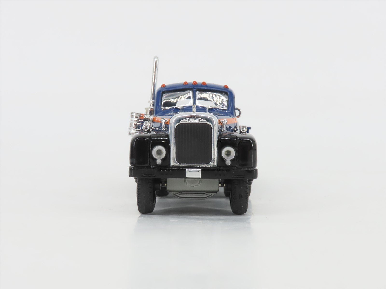 1:50 Scale Lionel US52311 Lionelville Die-Cast MACK B Lowboy w/Luffing Shovel