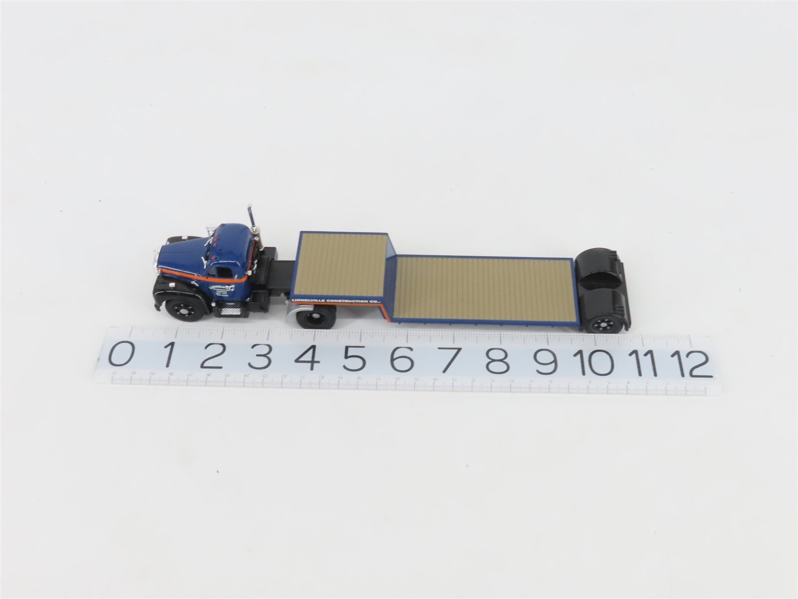 1:50 Scale Lionel US52311 Lionelville Die-Cast MACK B Lowboy w/Luffing Shovel