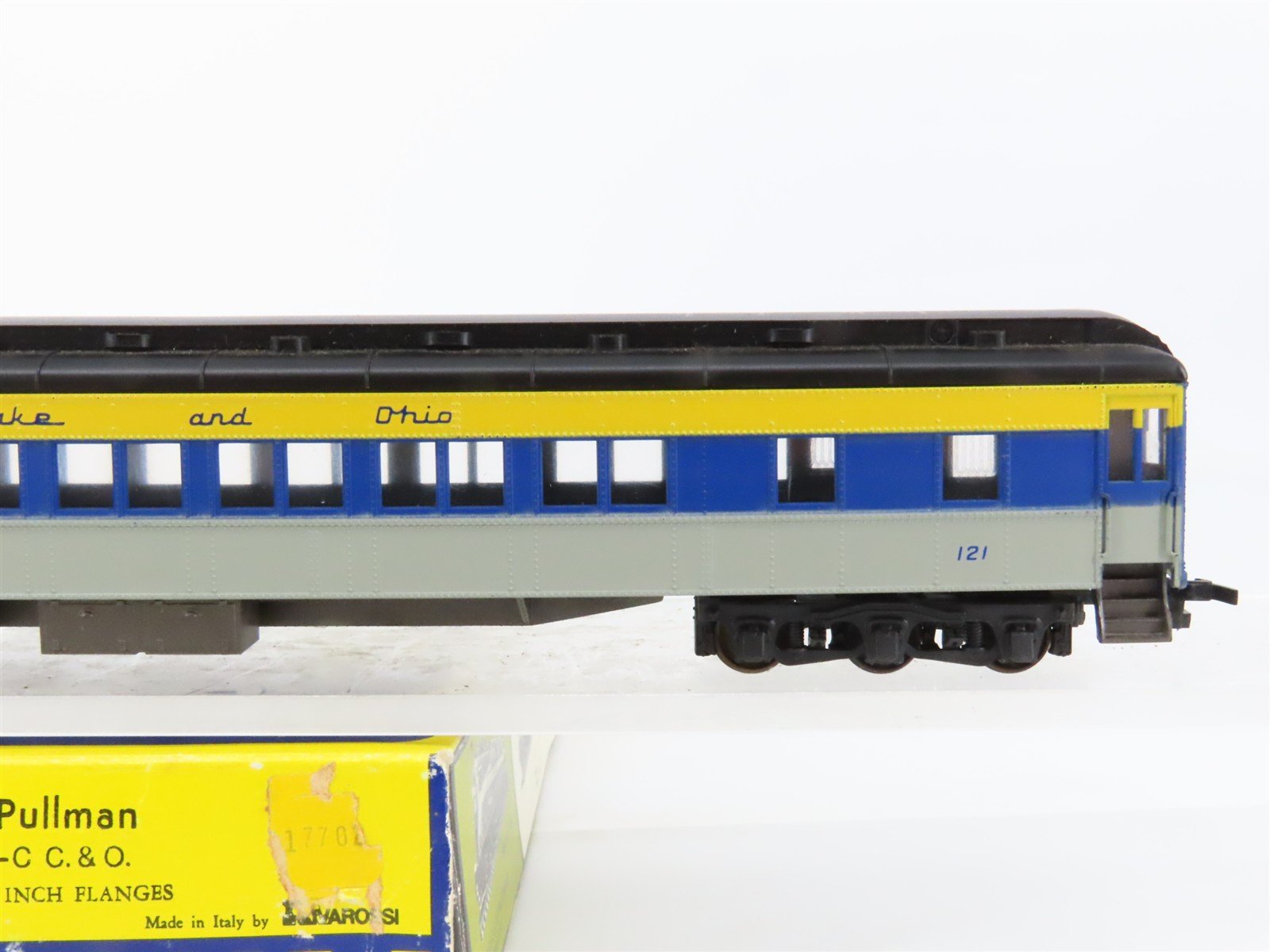 HO Scale AHM/Rivarossi 6201-C C&O Chesapeake & Ohio 1920 Pullman Passenger #121